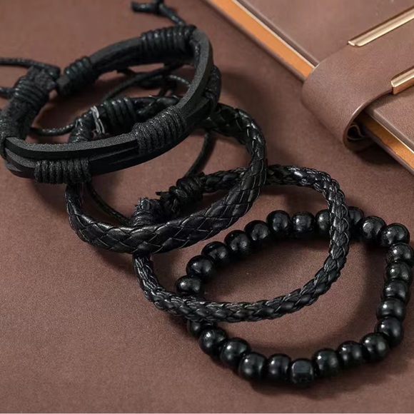 Set a four leather and Wood bracelets - Picture 4 of 10